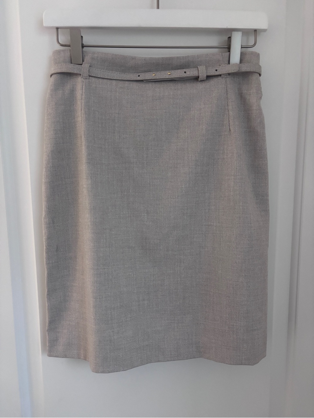 H&M NWT Beige Belted Pencil Skirt - Size 6